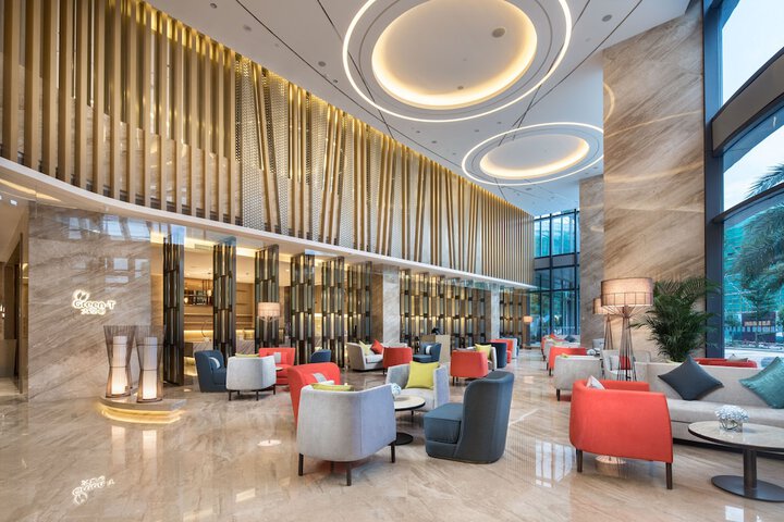 Lounge 56 of 74