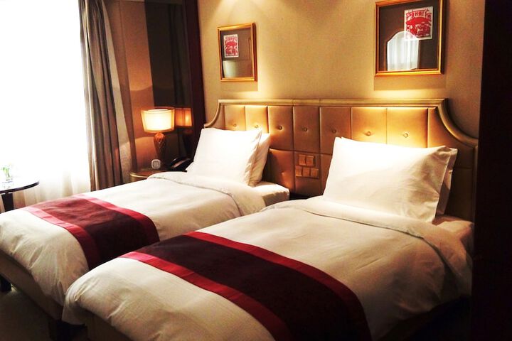 Room 4 of 28
