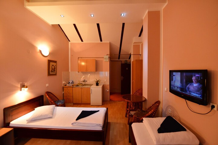 Room 12 of 68