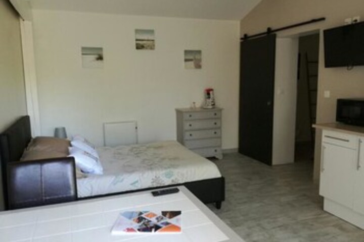 Room 9 of 16