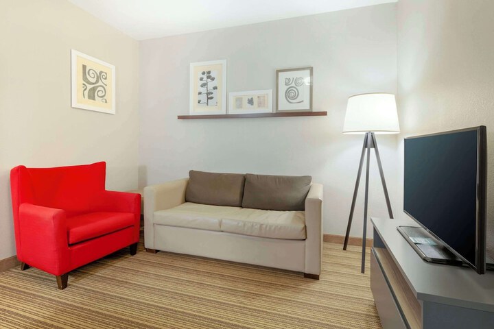 2 Queen Beds (2 of 12)