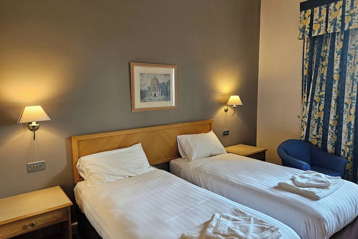 Room 6 of 29