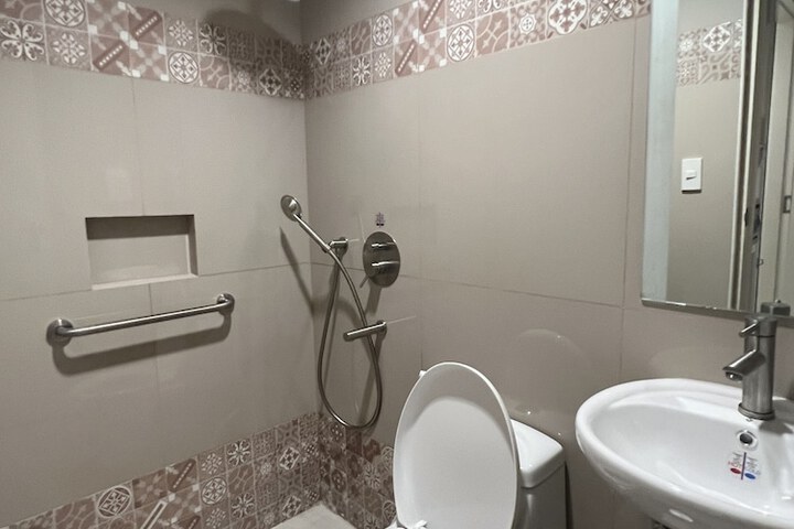 Room 22 of 28