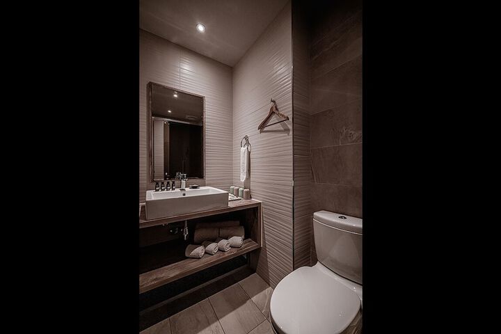 Room 36 of 62