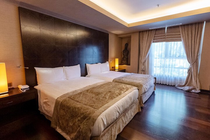Room 102 of 336