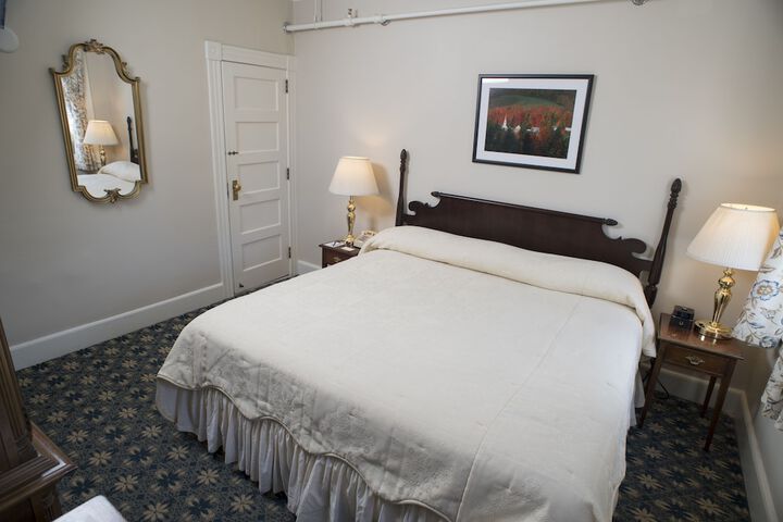 1 King Bed (2 of 9)