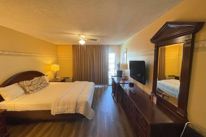 Room 27 of 65