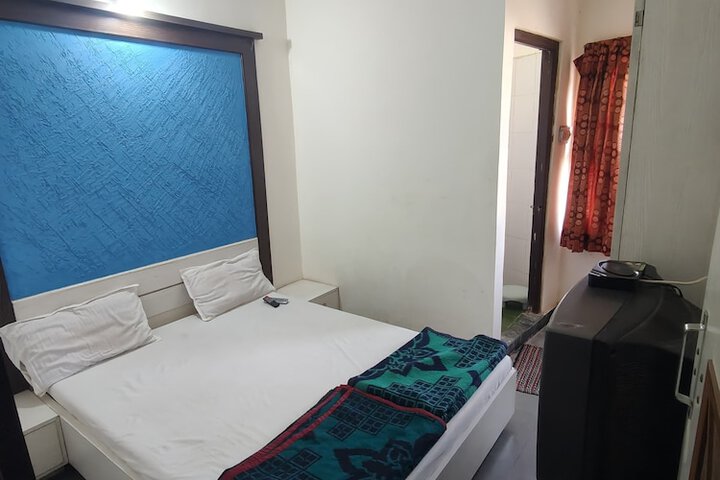 Room 25 of 38