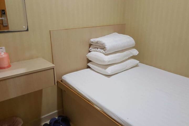 Room 7 of 36