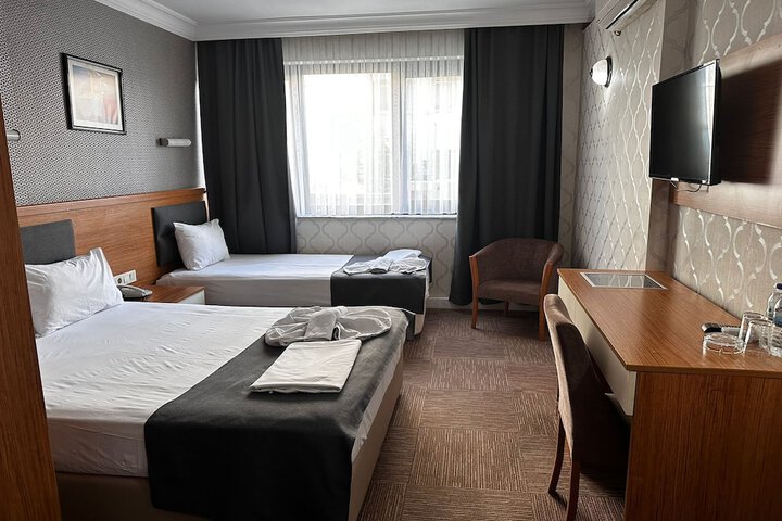 Room 7 of 12