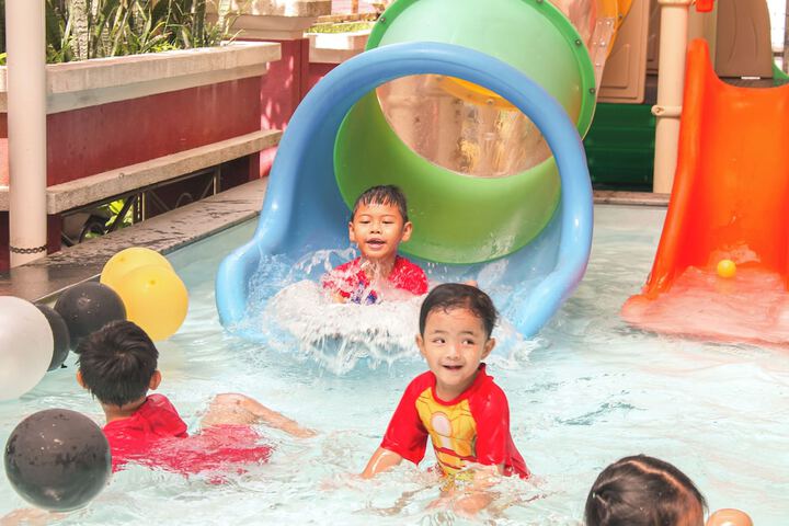 Hotel Pool