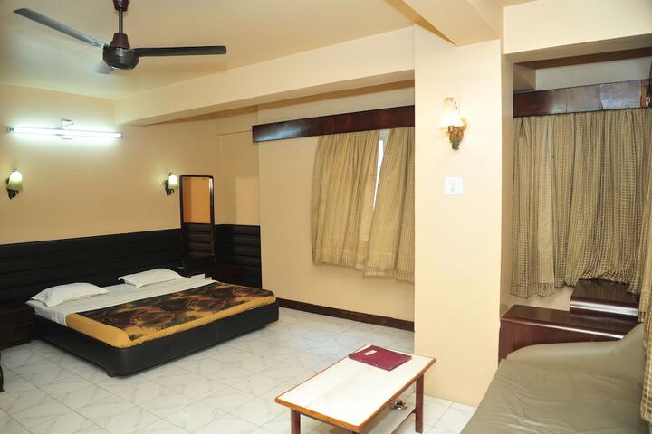 Room 8 of 28