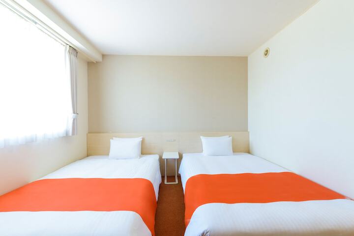Room 28 of 96