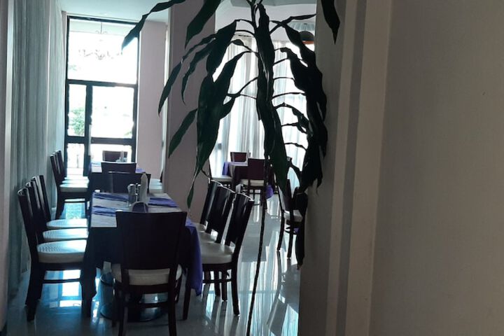 Dining 13 of 22