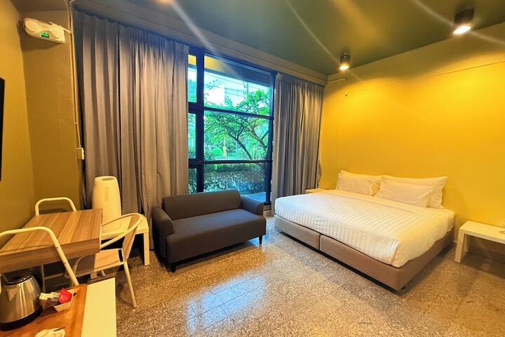 Room 4 of 19