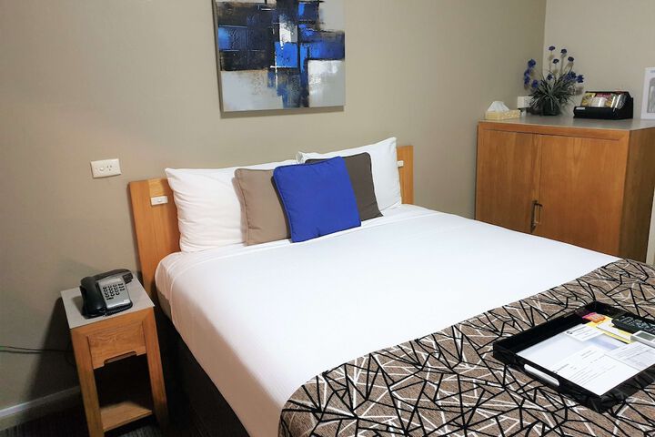 Room 6 of 63