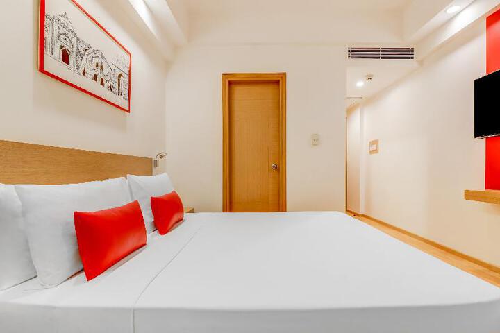 Red Fox Hotel Aerocity