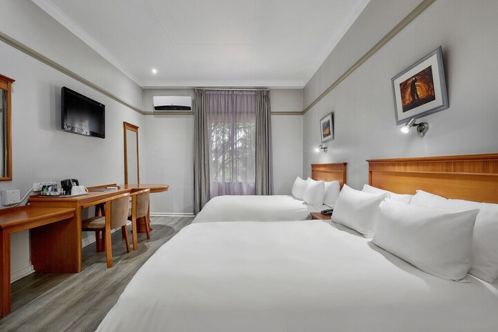 Room 12 of 33