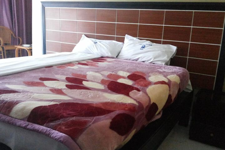 Room 28 of 94
