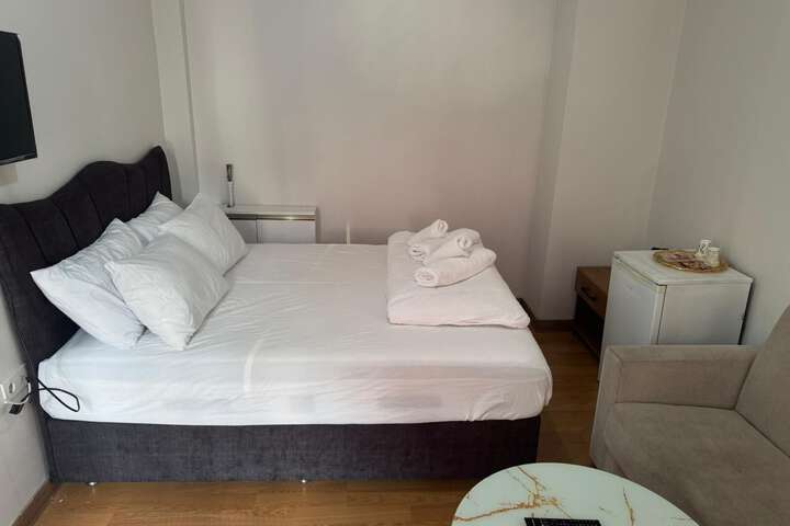 Room 10 of 17
