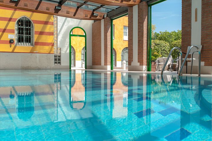 Pool 42 of 81