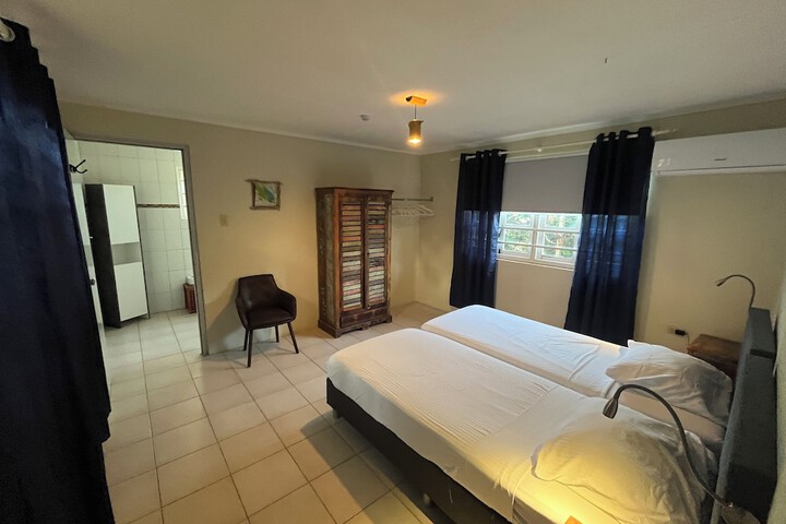 Room 6 of 33