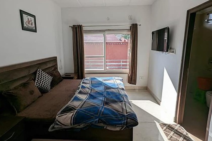Room 3 of 12