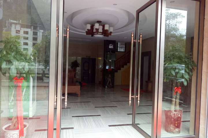 Four Seasons Business Hotel