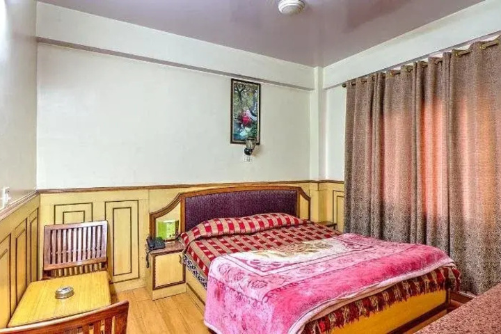 Room 4 of 16