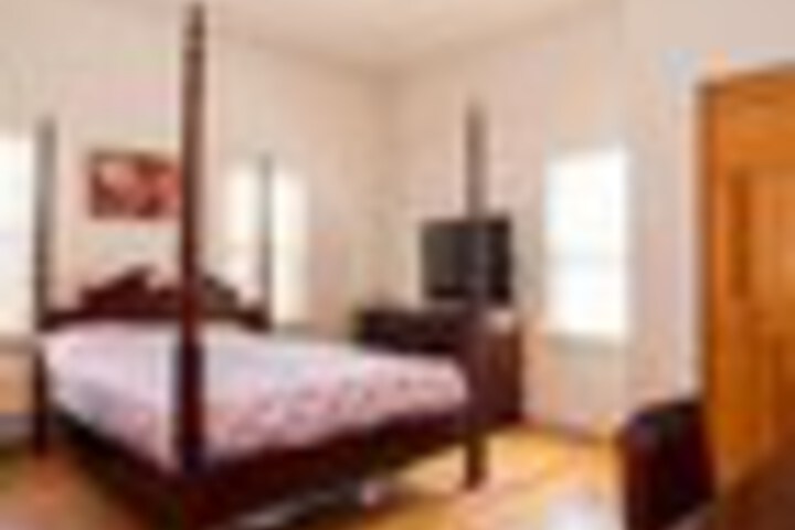 Room 32 of 87