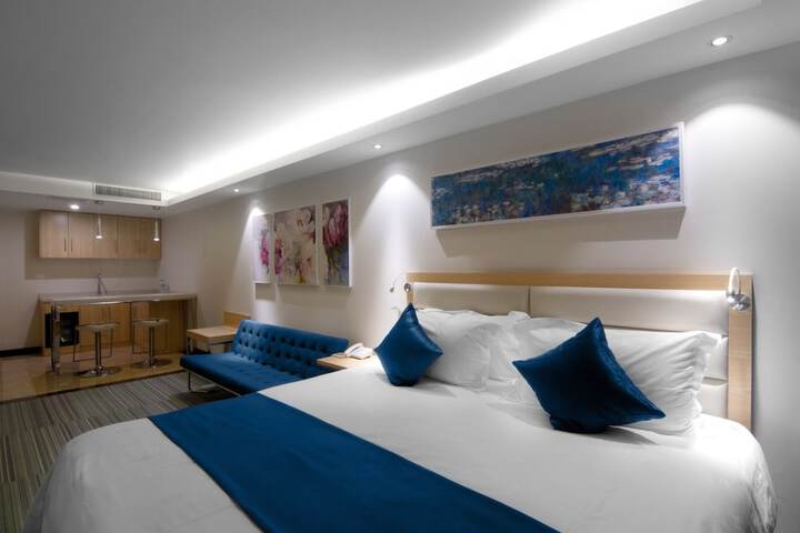 Room 10 of 34
