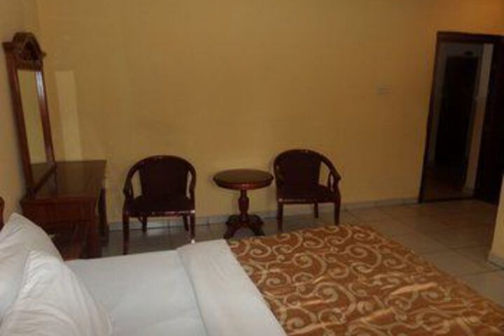 Room 7 of 13
