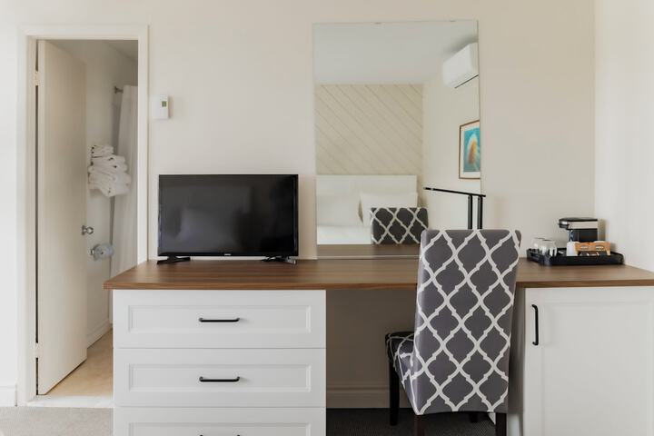 Room 9 of 50