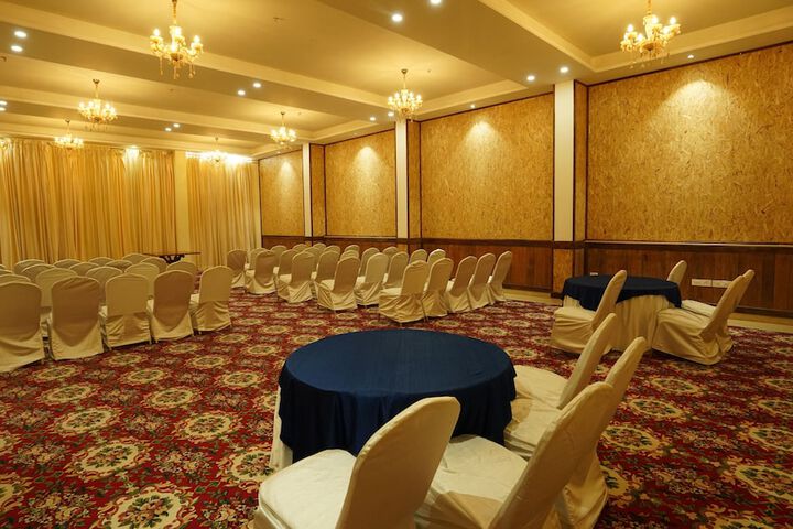 Business Center 28 of 32