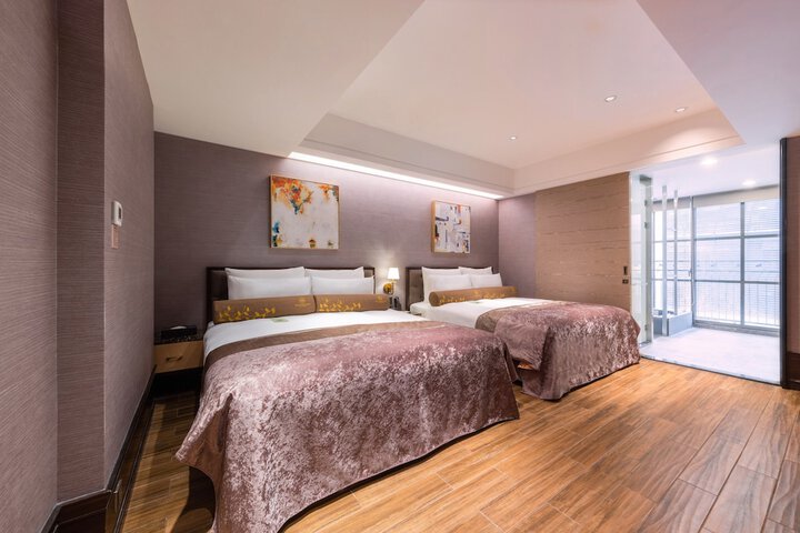 Room 73 of 208