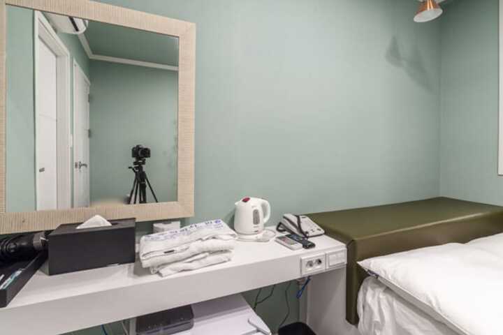 Room 43 of 94