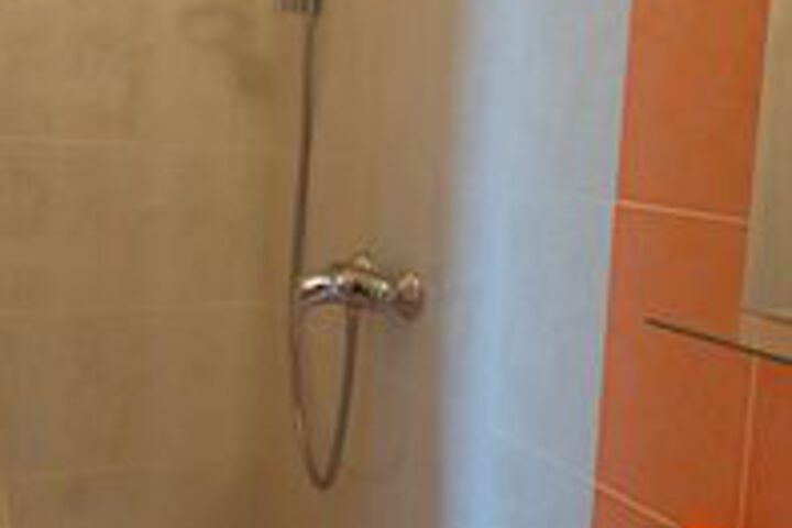 Room 20 of 176