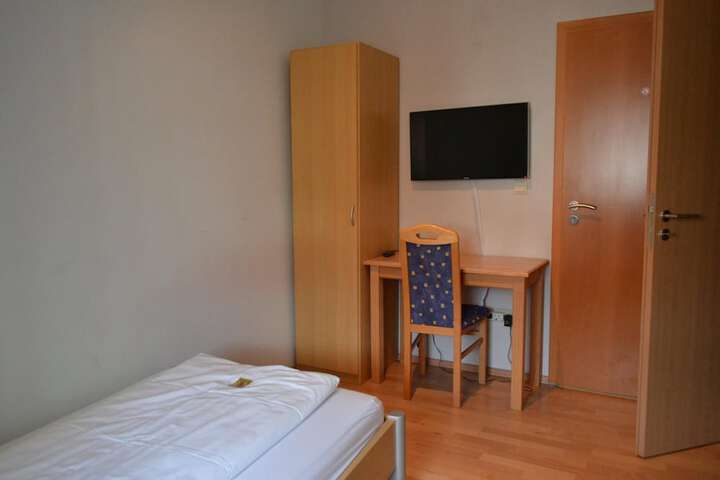 Room 10 of 42
