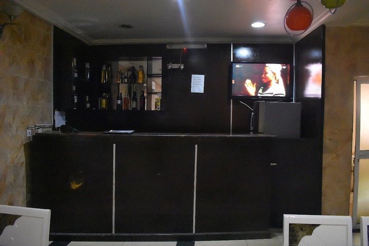 Lounge 34 of 41