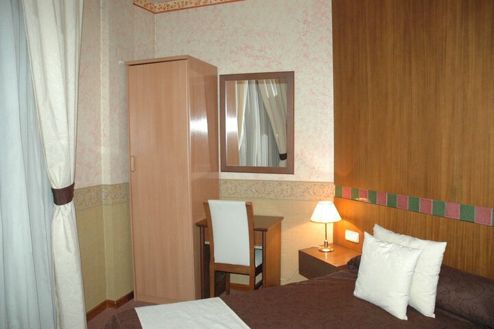 Room 4 of 48