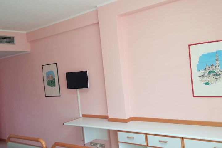 Room 12 of 24