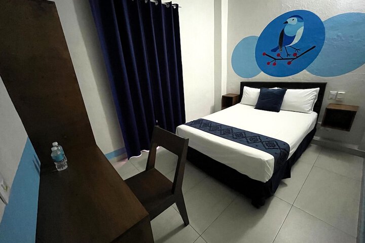 Room 10 of 33