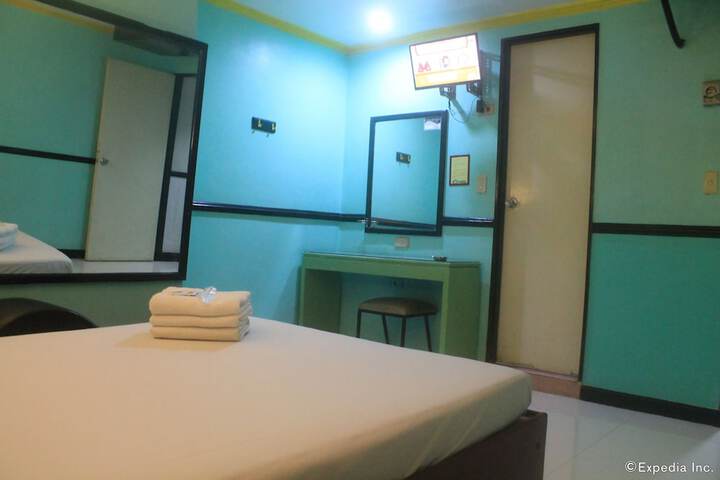 Room 10 of 28