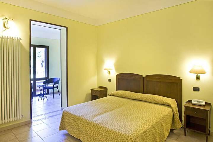 Room 6 of 31