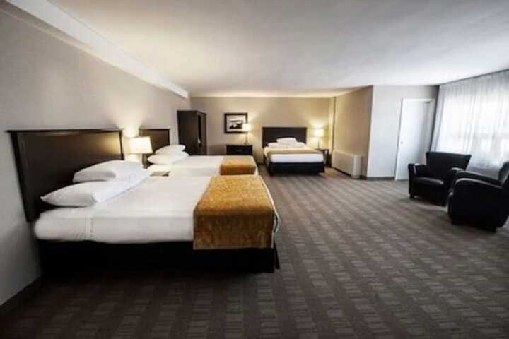 Traditional Room with 2 Queen Beds Room Only (7 of 14)