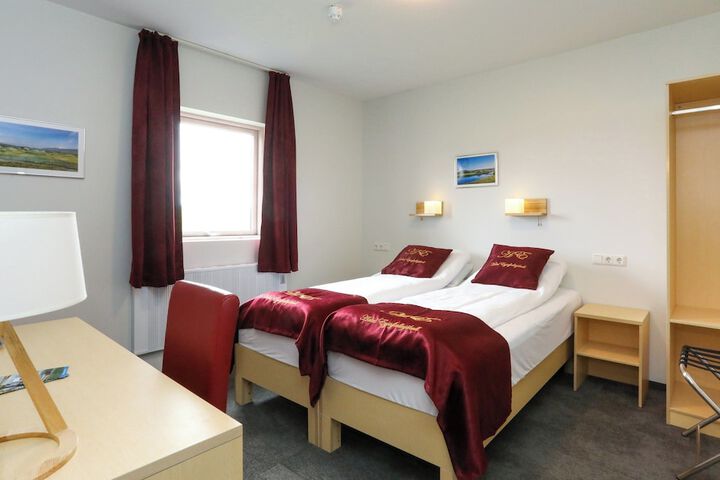 Room 2 of 44