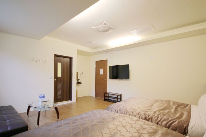 Room 8 of 40