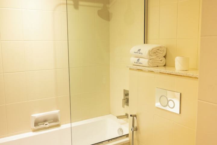 Room 17 of 38