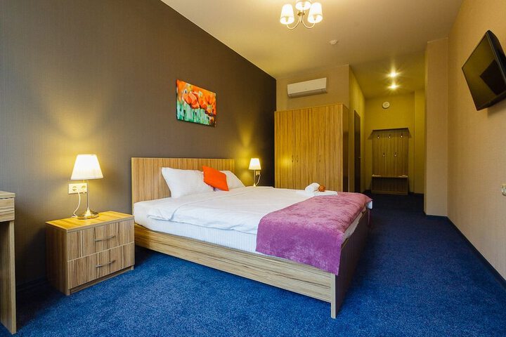 Room 2 of 40