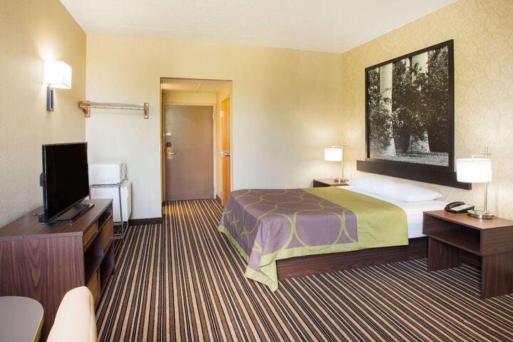1 Queen Bed Efficiency (7 of 15)